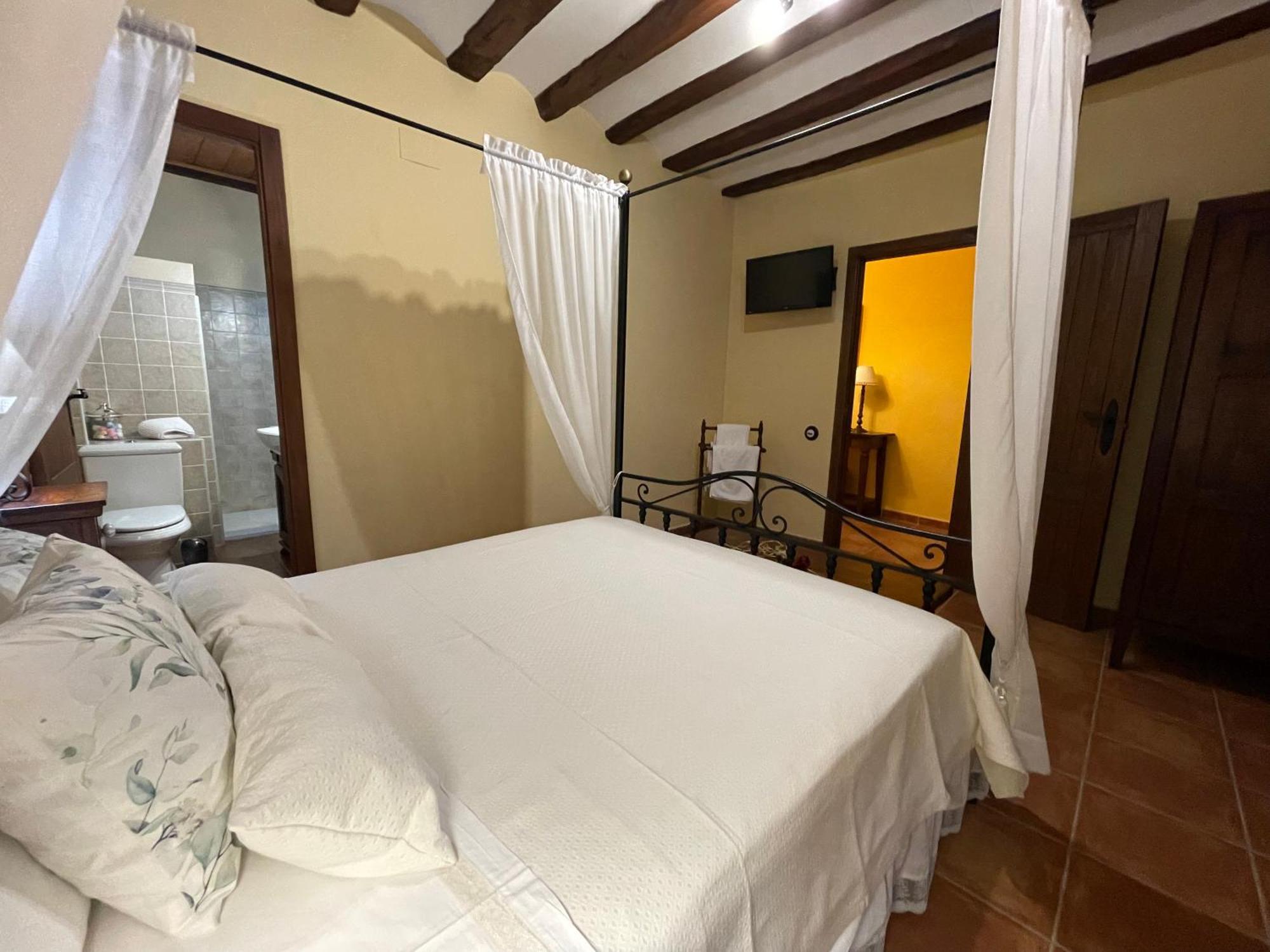 Casa Lidia - Antigua Posada Real Вальдерробрес Экстерьер фото